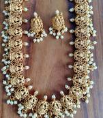 Gold agate necklaces