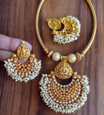 White agate necklaces 1
