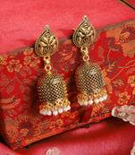 Gold pearl earrings