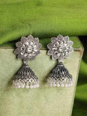 Silver pearl earrings 1