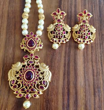 Red agate necklaces 2