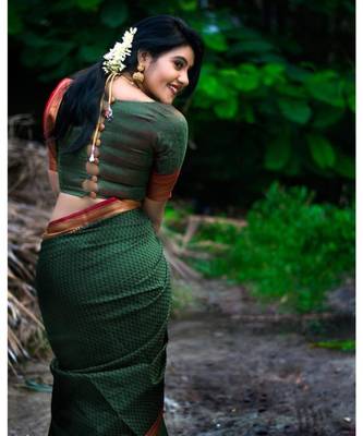 Dark green  jacquard Border Saree With Seprate Blouse 2