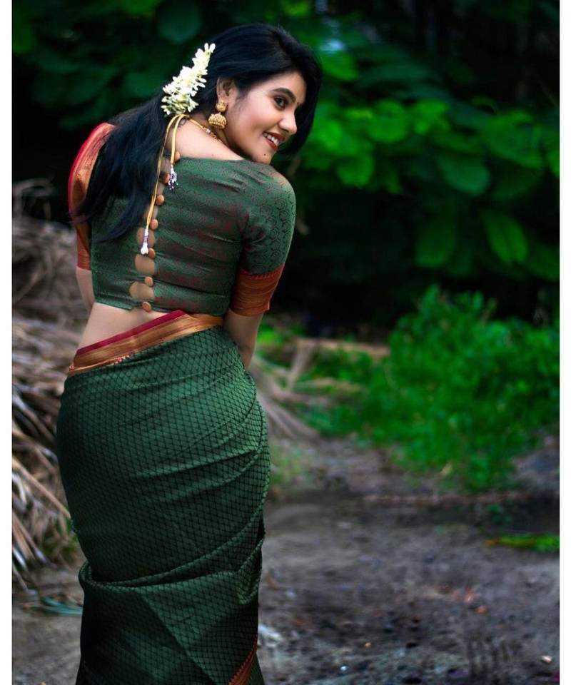 Dark green  jacquard Border Saree With Seprate Blouse
