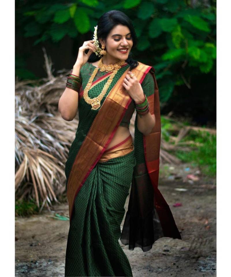Dark green  jacquard Border Saree With Seprate Blouse