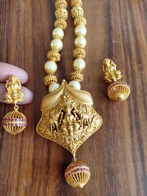 Red agate necklaces 2