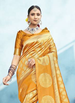 Gold woven silk blend saree with blouse 2