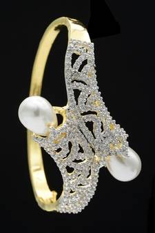 BEAUTIFUL ZERKON STONE STUDDED BRACELET