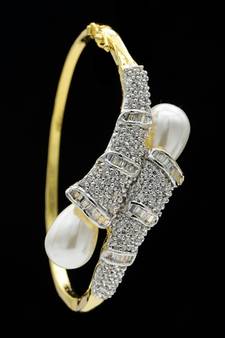 BEAUTIFUL ZERKON STONE STUDDED BRACELET