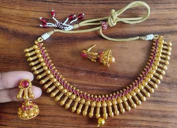 Red agate necklaces 1