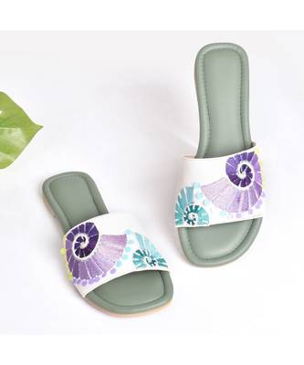 Sea Shells Embroidered Flat Slider 1