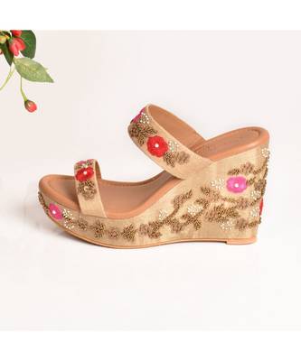 Nude Flower Bloom Embroidered Wedges 4