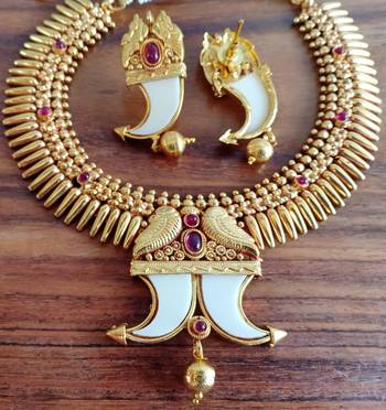 White agate necklaces 1