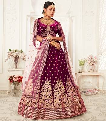 purple velvet zari embroidered heavy bridal lehenga set choli with dupatta with dupatta 4