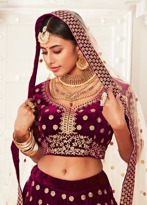 purple velvet zari embroidered heavy bridal lehenga set choli with dupatta with dupatta 5