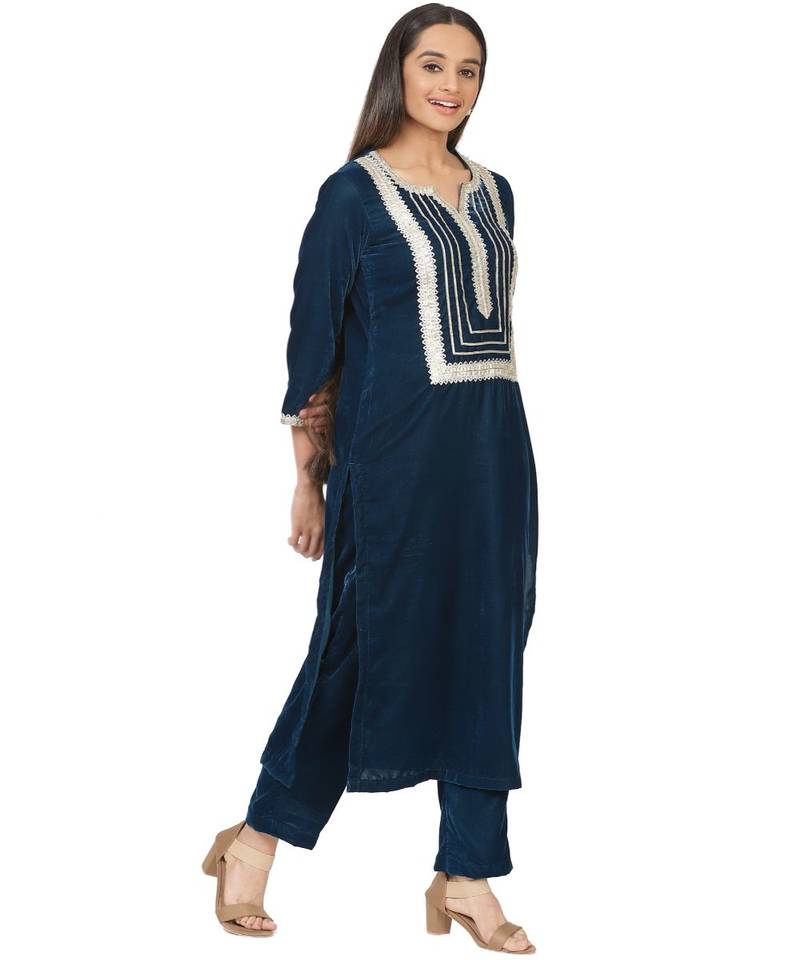 Turquoise Velvet Daffodil Straight Kurti with Straight Pants
