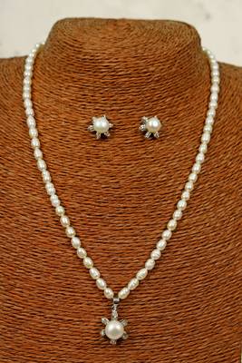 White pearl necklace-sets 4