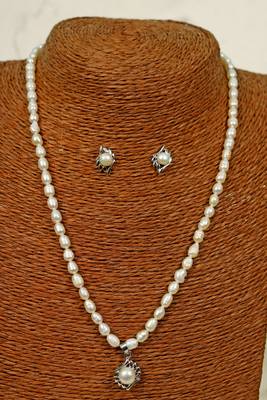 White pearl necklace-sets 4