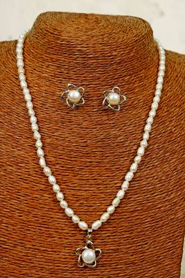 White pearl necklace-sets 4