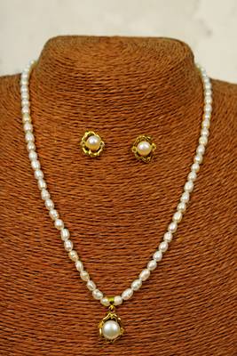 White pearl necklace-sets 4
