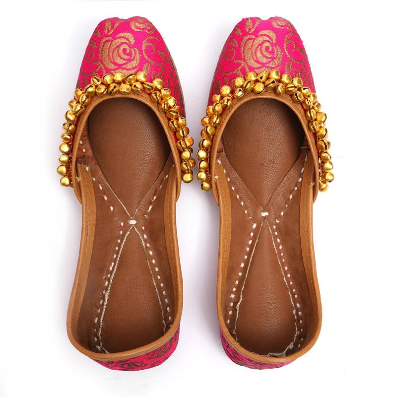 Banarasi Roses Jutti