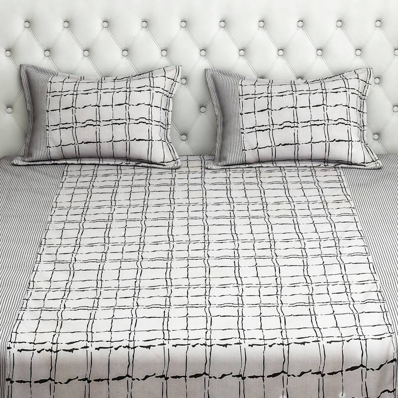 Swayam 200 TC Geometric Print Cotton Fitted Double Bed Sheet with 2 Pillow Cover   White  Black