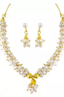 White pearl necklaces