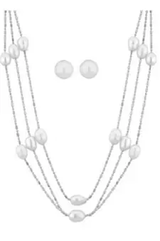 White pearl necklaces