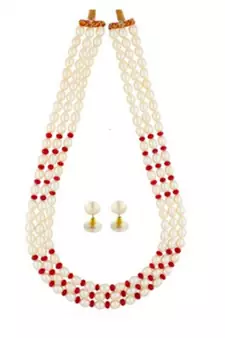 White pearl necklaces