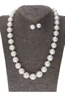 White pearl necklaces