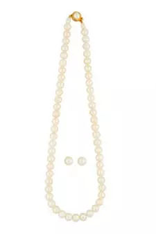 White pearl necklaces