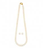 White pearl necklaces
