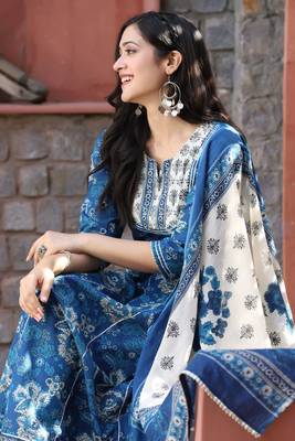 Indigo Floral Printed Kurta With Pant And Dupatta 4