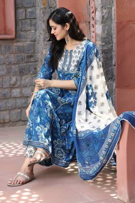 Indigo Floral Printed Kurta With Pant And Dupatta 5
