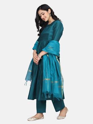 Bottle Green Solid Kurta With Pant And Chandheri Dupatta 6