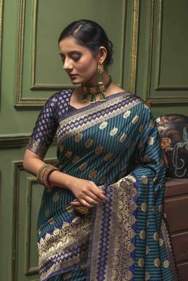 Dark green woven art silk saree with blouse 2