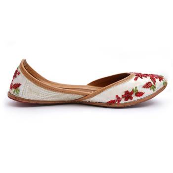 Purely Lush Embroidered Ethnic Red and White Floral Beautifully Designed Punjabi jutti for women 3