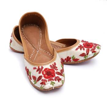 Purely Lush Embroidered Ethnic Red and White Floral Beautifully Designed Punjabi jutti for women 4