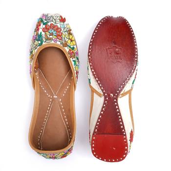 Purely Lush Embroidered Ethnic white kashmiri Jutti for women 2