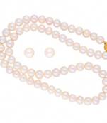 White pearl necklaces