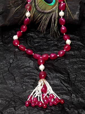 Red pearl necklaces 1