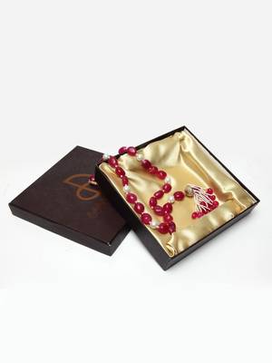 Red pearl necklaces 4