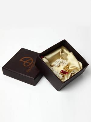 Red pearl bracelets 4