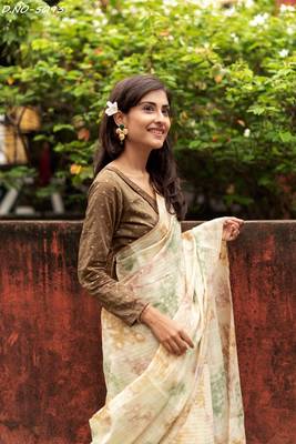 Cream woven organza saree with blouse 4