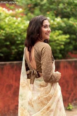 Cream woven organza saree with blouse 5