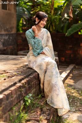 Off white woven organza saree with blouse 3