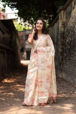 Cream woven organza saree with blouse 1