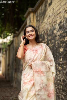 Cream woven organza saree with blouse 4