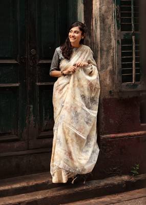 Cream woven organza saree with blouse 2
