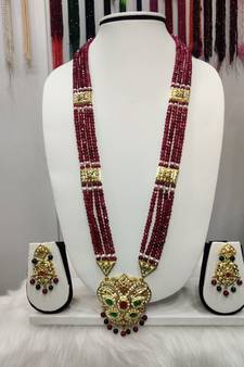 Maroon pearl necklace-sets