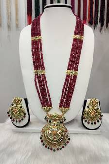 Maroon pearl necklace-sets